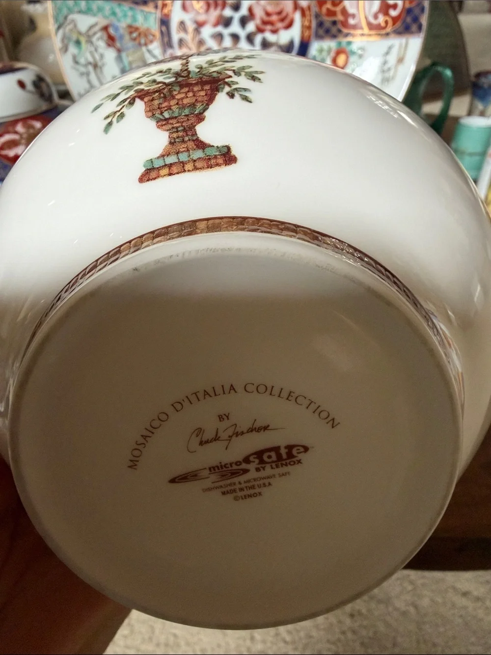 Lenox bowl features